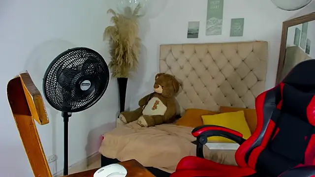 helena_copper_'s cam snapshot