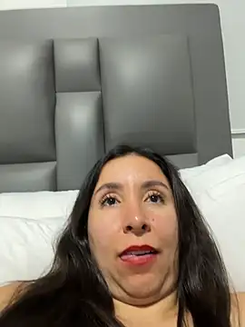 emely_sexx20's cam snapshot