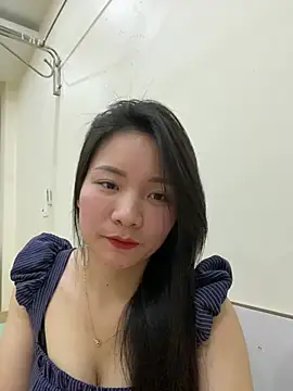 Bee_Yellow00's cam snapshot