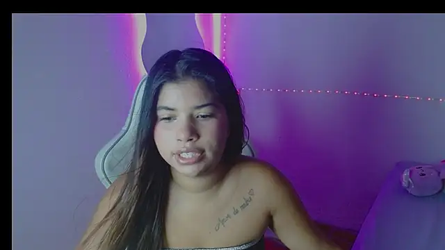 Charlothe_18's cam snapshot