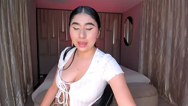 MayaMoretti_'s cam snapshot