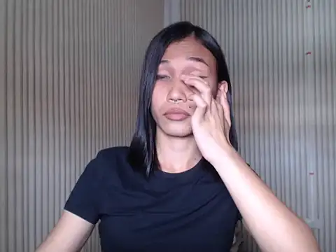 Urfucking_khloe1 live sex cam