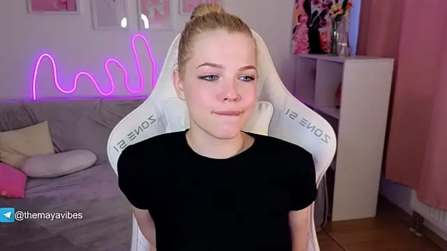 Maya_Rave's cam snapshot