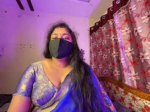 LouleyRanii live sex cam