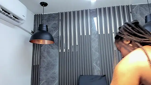 SaraiEvans's cam snapshot