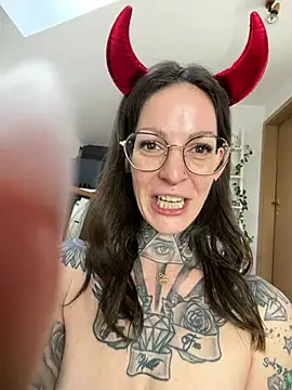 BrownieyQueen live sex cam