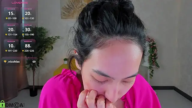 FlirtyAura live sex cam