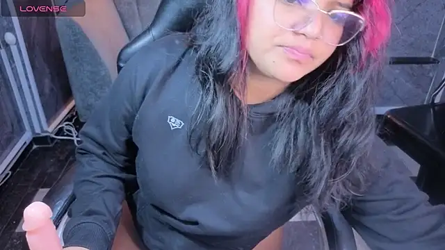 Alice_b_'s cam snapshot