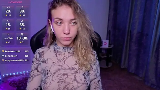 alice_charm_'s cam snapshot