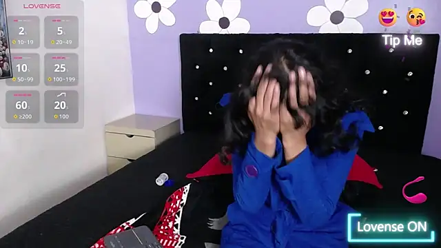 karolinee_66_'s cam snapshot