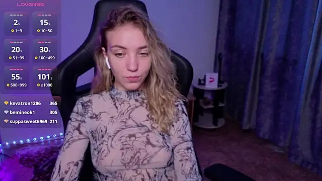 alice_charm_'s cam snapshot