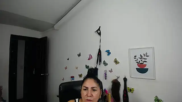 mature_bigboobs10's cam snapshot