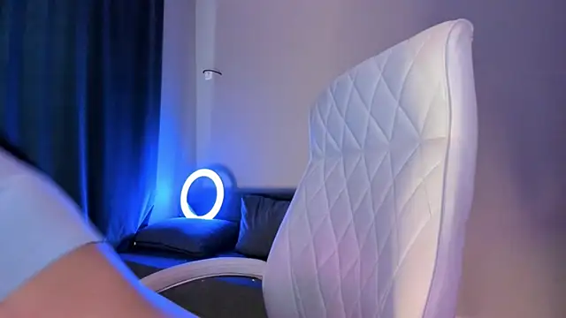 akura011 live sex cam