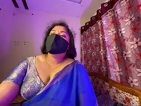 LouleyRanii live sex cam