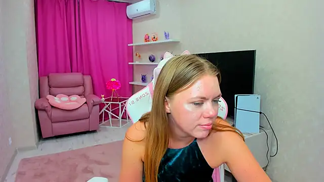 Strawberrye live sex cam