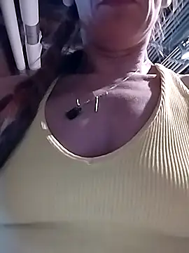 eatmeplease44's cam snapshot