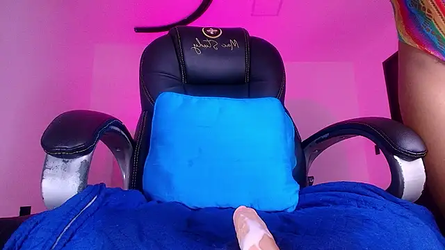 naomi_kyse's cam snapshot