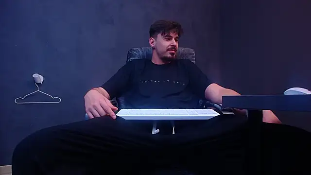 EnzoRace live sex cam