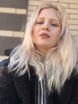 BlondeDoll_'s cam snapshot