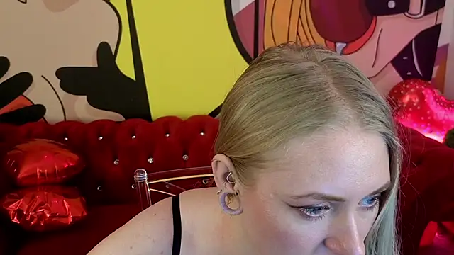 DramaQuenns's cam snapshot