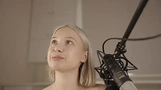 KessyPlaudis live sex cam