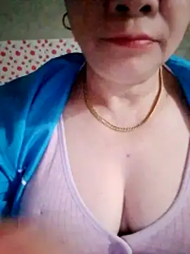 small-house123's cam snapshot