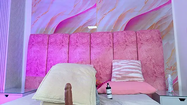 emmacurvy's cam snapshot