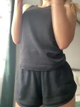 tina1your1's cam snapshot