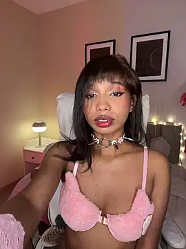 Gigi_Strawberry's cam snapshot