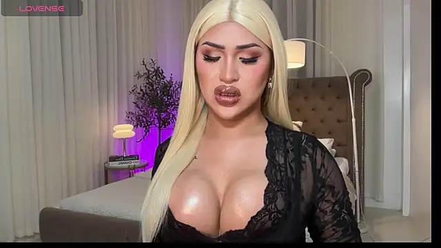 Your_Majesty_Tyra live sex cam