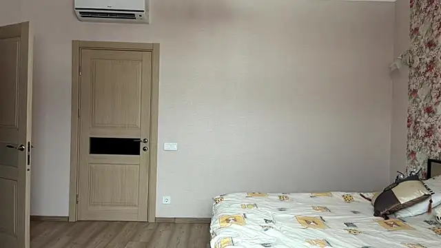 Milayouknow's cam snapshot