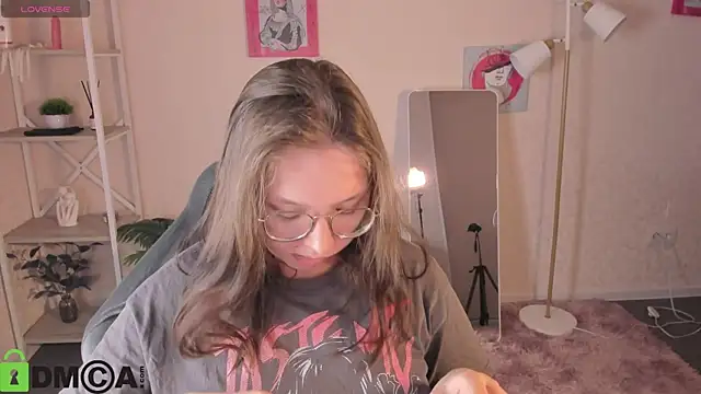 Nuura_Moore live sex cam