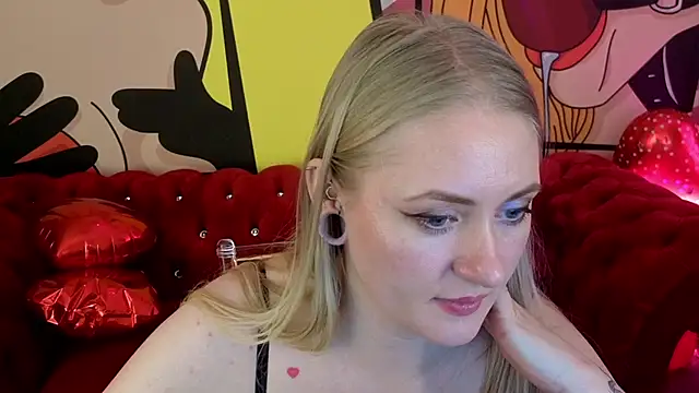 DramaQuenns's cam snapshot