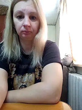 BustyBlond's cam snapshot