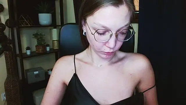 EmillyPlay live sex cam