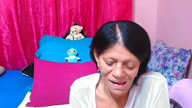 SLUTTYROXY's cam snapshot