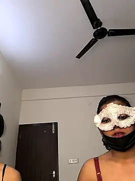 your_chandni04 live sex cam