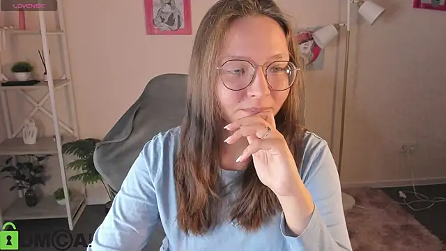 Nuura_Moore live sex cam