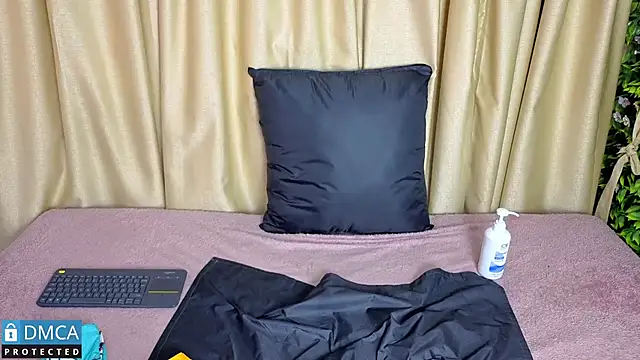 ahsly_Zam's cam snapshot