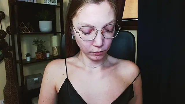 EmillyPlay live sex cam