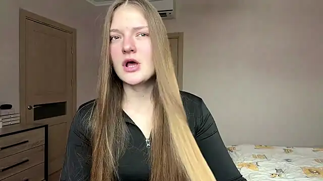 Milayouknow's cam snapshot