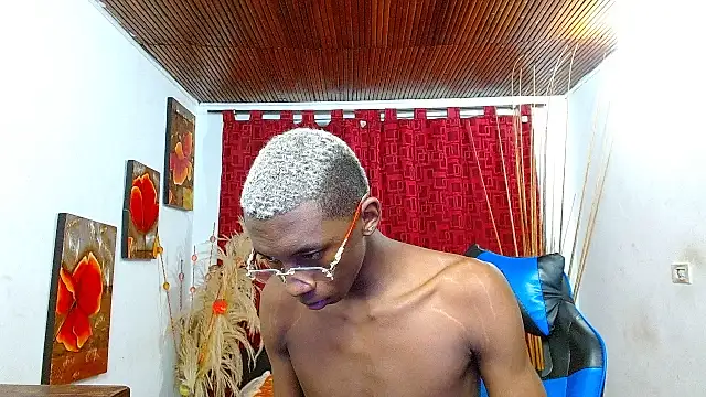 Miilo18 live sex cam