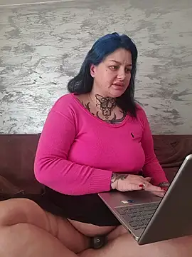 CurvyyAnna live sex cam