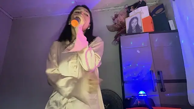 ConstancePorrini's cam snapshot