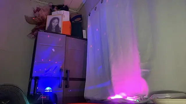 ConstancePorrini's cam snapshot