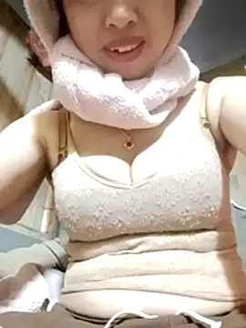 TRIEUTRIEU20 live sex cam