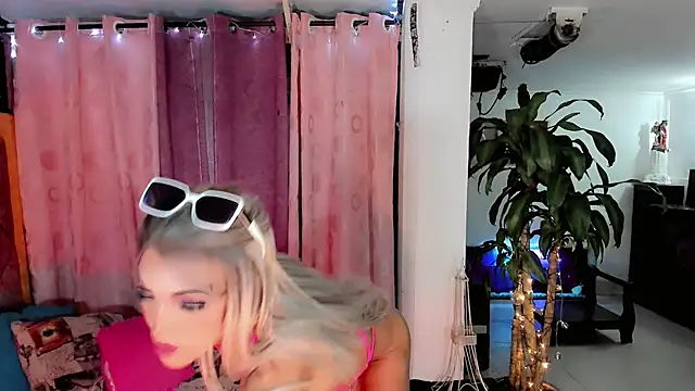 the-horus-girl live sex cam