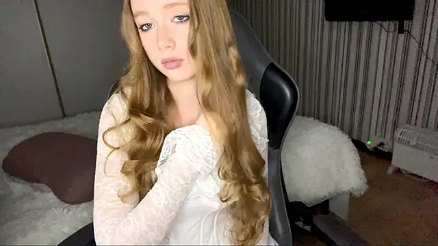 EmilyBubble's cam snapshot