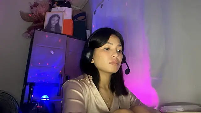 ConstancePorrini's cam snapshot