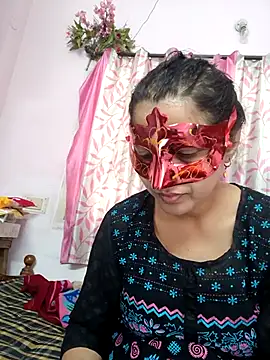 thanusi_2's cam snapshot